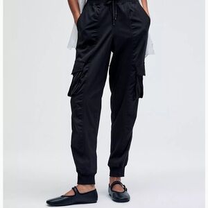 NWT Dance Studio Relaxed-Fit
MR Cargo Jogger size xs